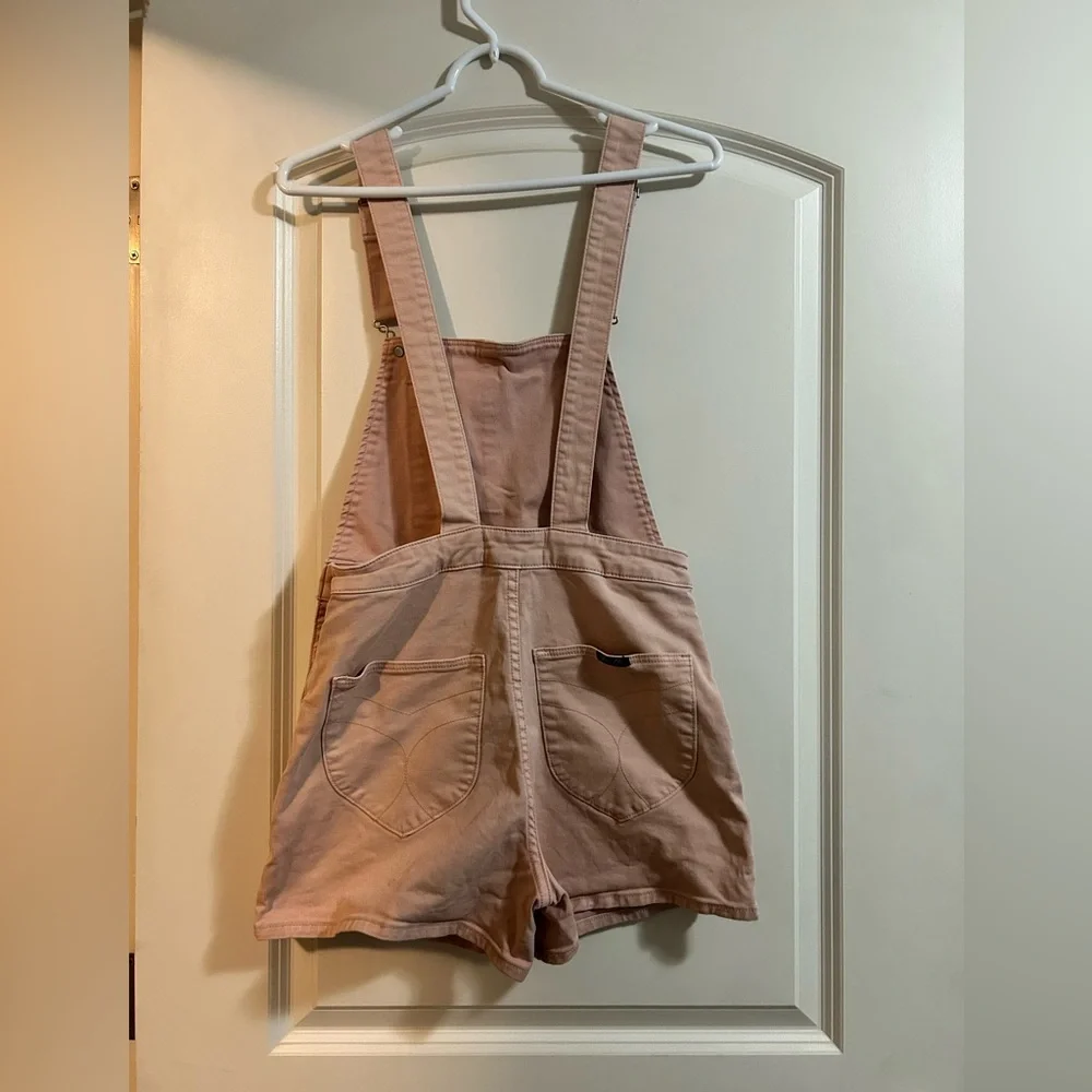 Rolla’s Original Short Light Pink Denim Overalls‎ size small